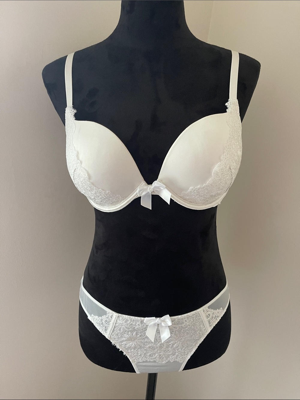 Victoria's Secret White Lace Push-Up Bra & Bikini Set